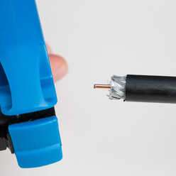 UST-100 - COAX Stripping Tool for RG59, RG6, RG7, RG11 Cables