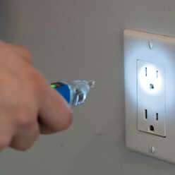 VT-1100 - Non-Contact Dual Range Voltage Detector Pen, 24-1000VAC & 90-1000VAC W/LED Flashlight
