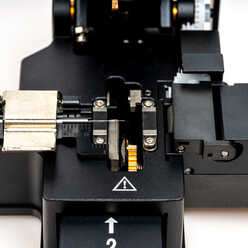 FC-600 - One Step Fiber Optic Cleaver with Auto-Rotating Blade
