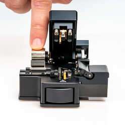 FC-600 - One Step Fiber Optic Cleaver with Auto-Rotating Blade